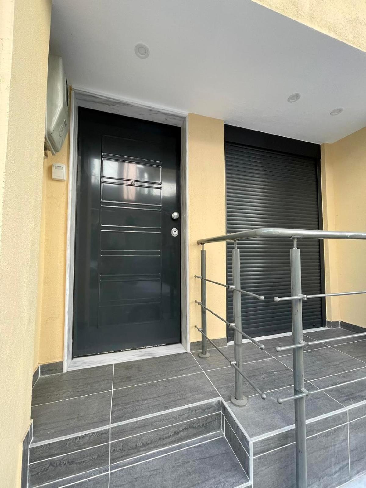Minimal Two-Floor Apartment Thessaloniki Exterior photo